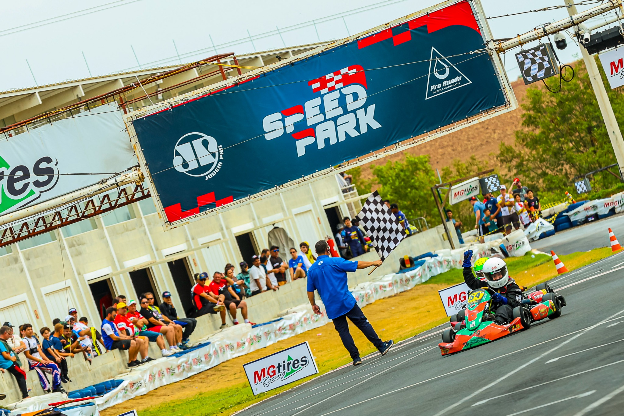 Theo Zingali acelerando no Speed Park